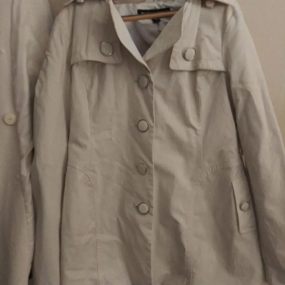 *Blanc Noir* Sz XL (Like a L) Sateen Nylon Jacket (Missing Sash)